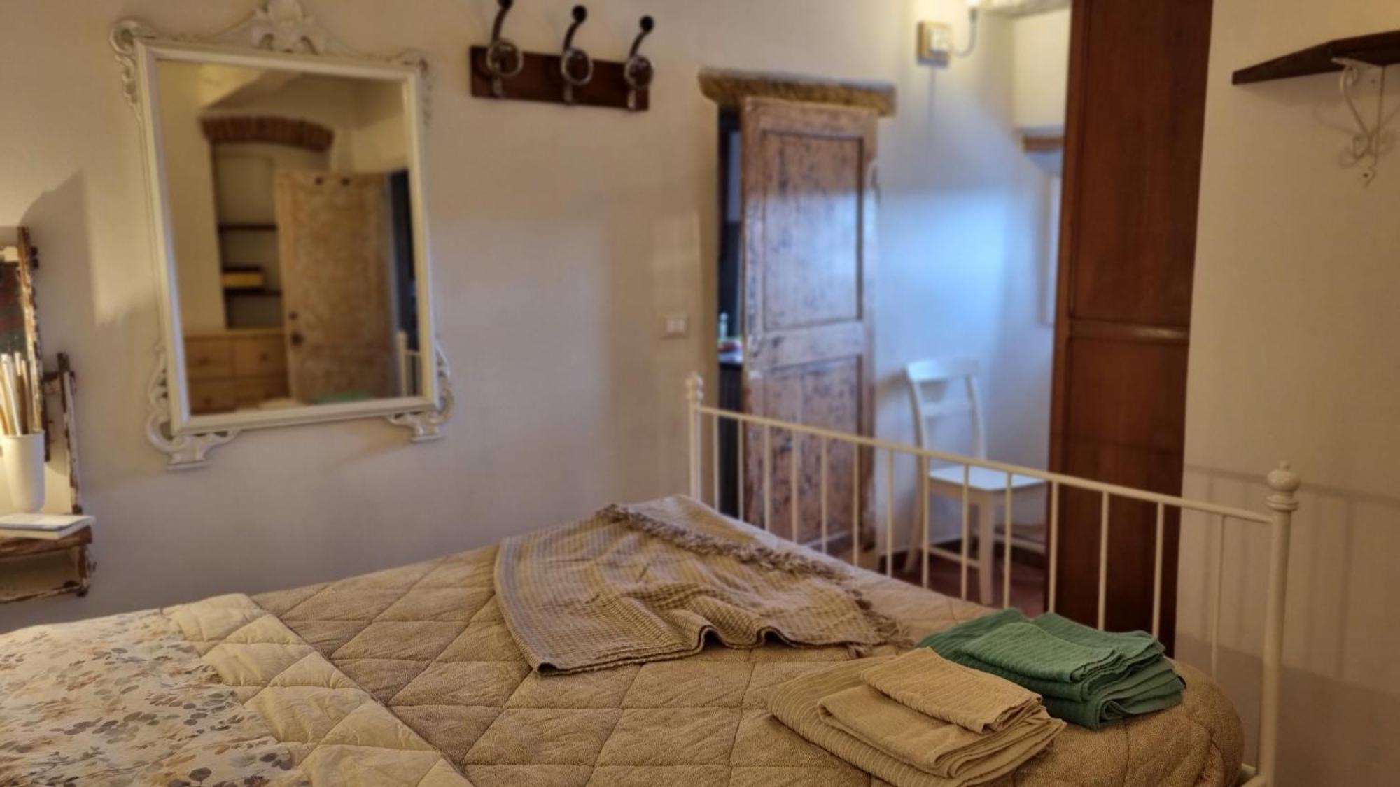 Apartment Il Piccino 29, Esperienza Romantica In Borgo.... Montescudaio